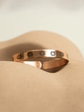 Handslegið Kopararmband með chakra-mynstri